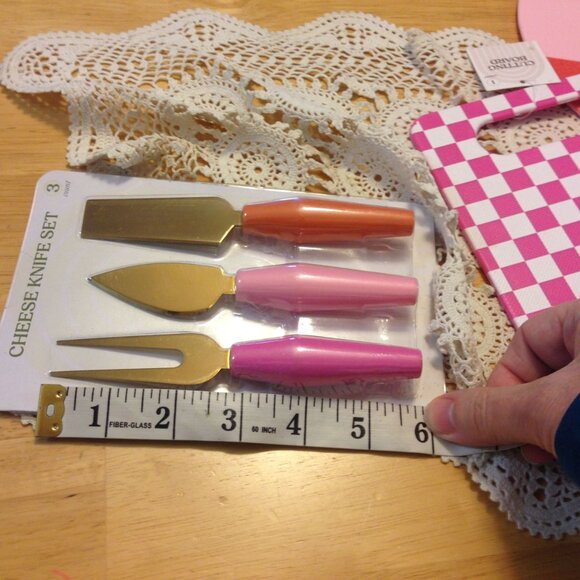 Pretty in pink kitchen tools bundle, cutting boards and cheese knives - Picture 2 of 8